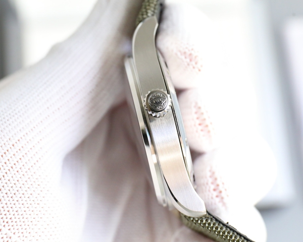 アイ・ダブリュー・シー角部分ディテール